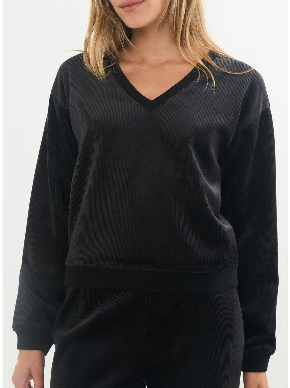 Marine Layer Black Rubbed Velour V- Neck Sweatshirt Size Medium Quiet Luxury